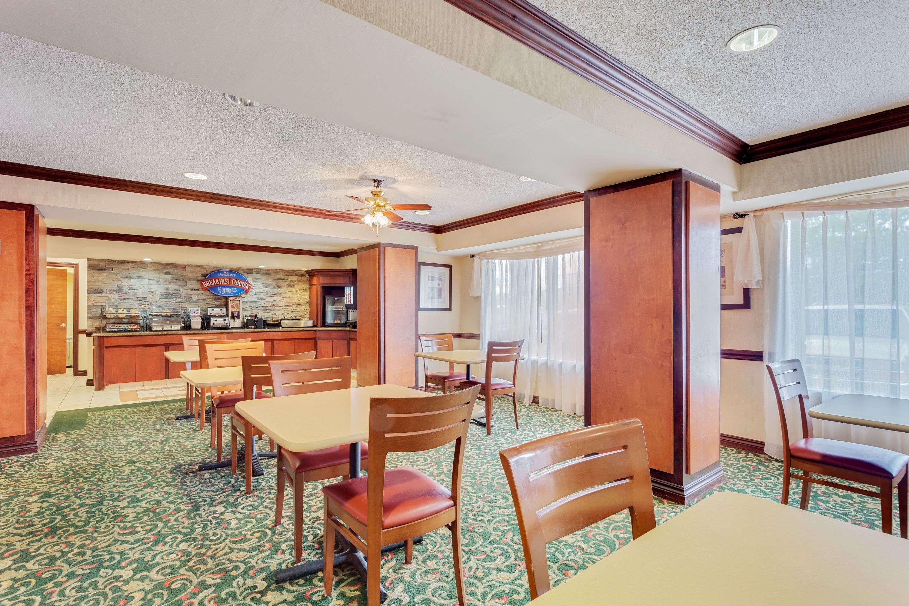 Baymont By Wyndham Kalamazoo East Exterior foto